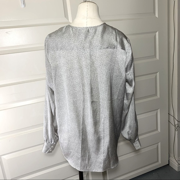 Adrianna Papell Flowy Luxurious Satiny Polka-dot Blouse V Neck Long Sleeves Sz M - Picture 6 of 11